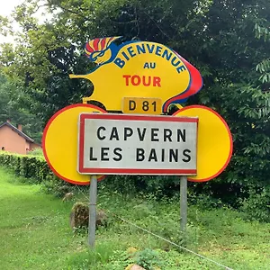 Spacieux Dans Immeuble Atypique Classé 4 étoiles à Côté Des Thermes De Capvern-les-bains Appartement Capvern